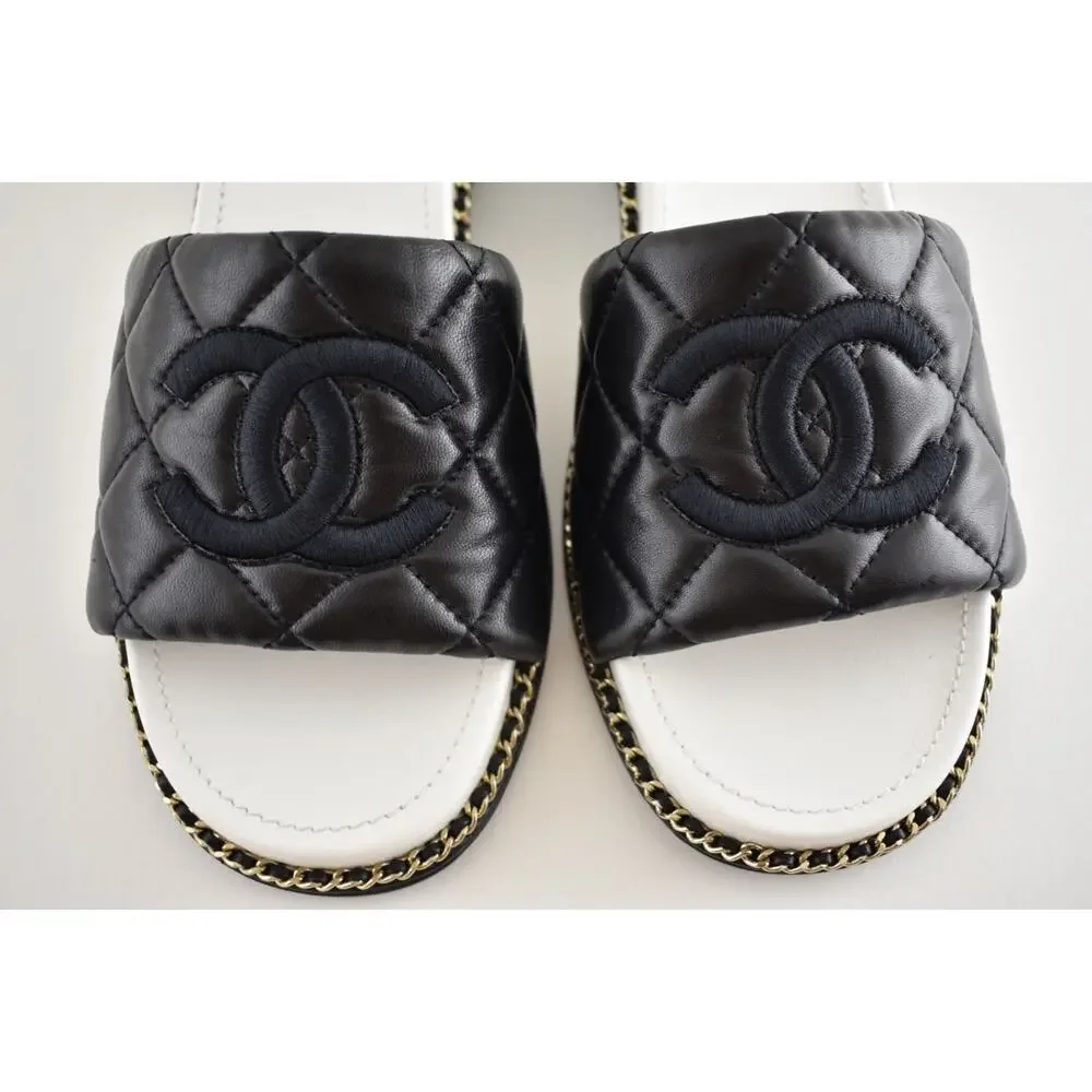 Chanel 25P Black Quilted Leather Chain CC Logo Mule Slide Sandal Block Heel 38.5